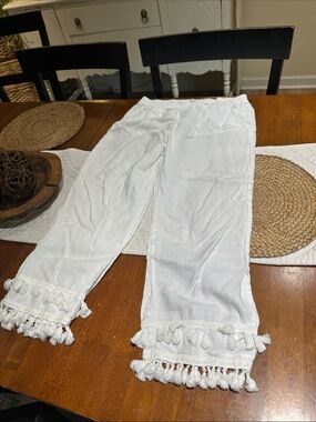 crown & ivy White Tassel-Hem Linen Crop Pants